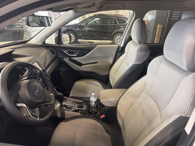 Photo of 2022 Crystal White Pearl Subaru Forester