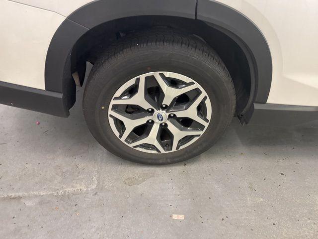Photo of 2022 Crystal White Pearl Subaru Forester