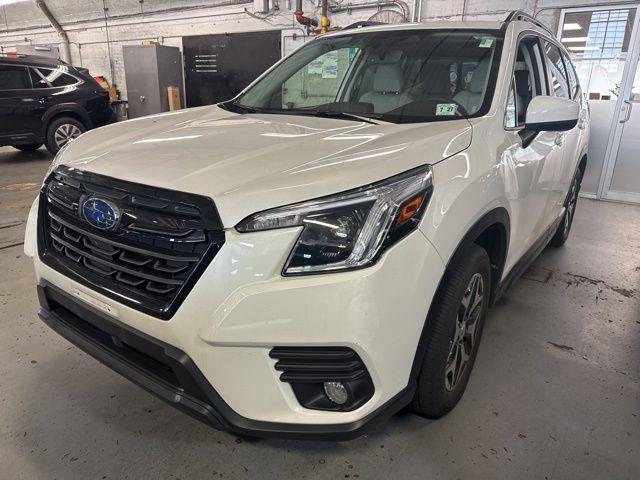 Photo of 2022 Crystal White Pearl Subaru Forester