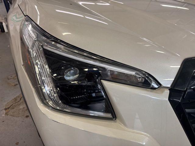 Photo of 2022 Crystal White Pearl Subaru Forester