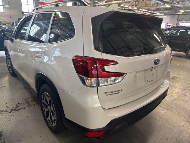 Photo of 2022 Crystal White Pearl Subaru Forester