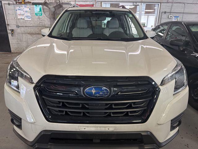 Photo of 2022 Crystal White Pearl Subaru Forester