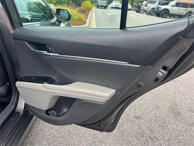 Photo of 2018 Gray Toyota Camry