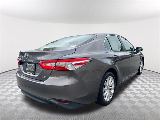 Photo of 2018 Gray Toyota Camry