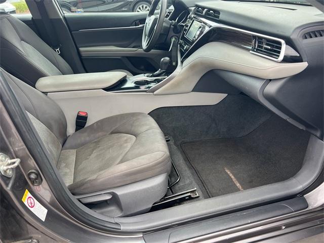 Photo of 2018 Gray Toyota Camry