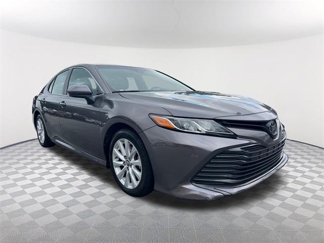 Photo of 2018 Gray Toyota Camry