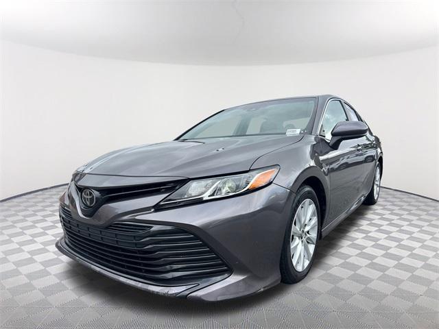 Photo of 2018 Gray Toyota Camry