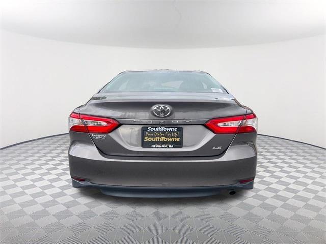 Photo of 2018 Gray Toyota Camry