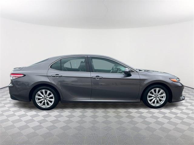 Photo of 2018 Gray Toyota Camry