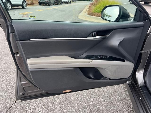 Photo of 2018 Gray Toyota Camry