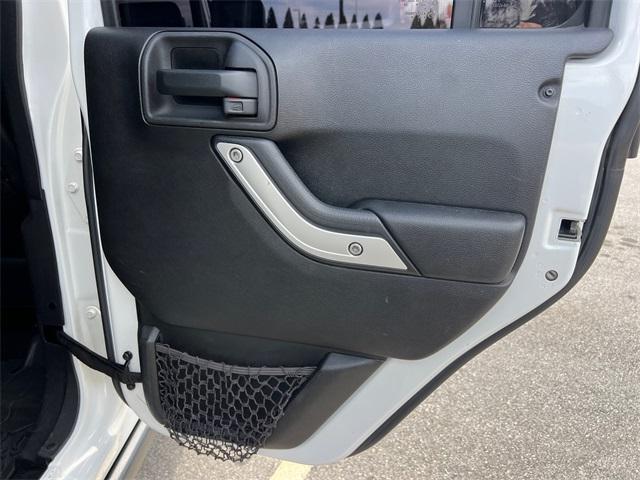 Photo of 2014 Bright White Clearcoat Jeep Wrangler Unlimited
