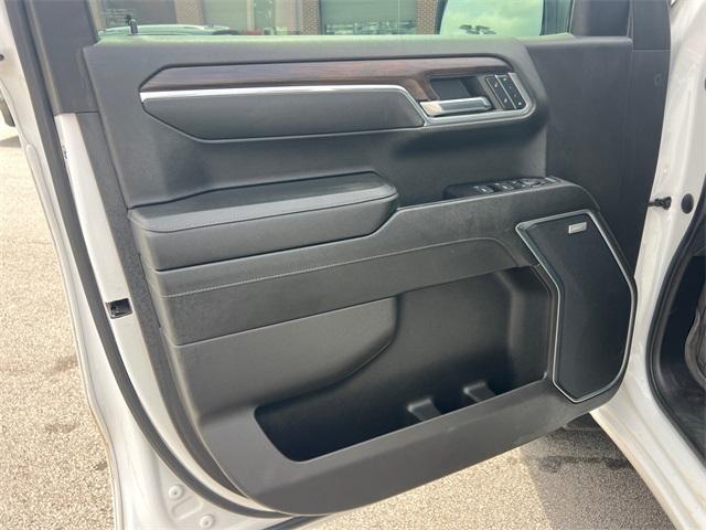 Photo of 2024 Summit White GMC Sierra 1500
