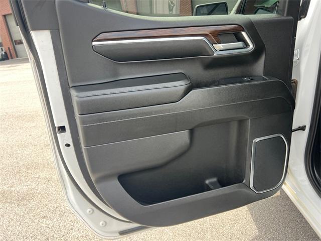 Photo of 2024 Summit White GMC Sierra 1500