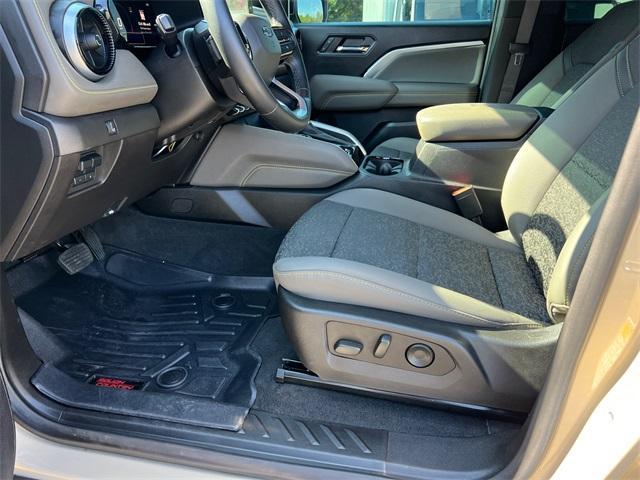 Photo of 2024 Sand Dune Metallic Chevrolet Colorado