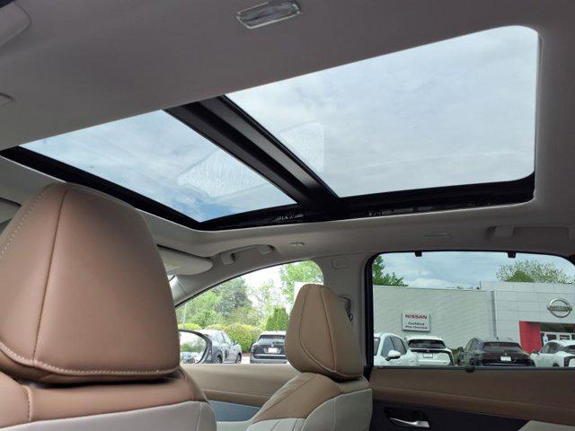 Photo of 2025 Super Black Nissan Murano