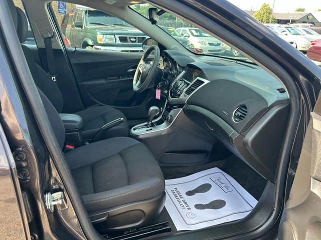 Photo of 2015 Tungsten Metallic Chevrolet Cruze