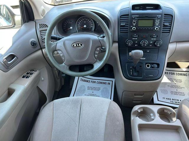 Photo of 2012 White Kia Sedona