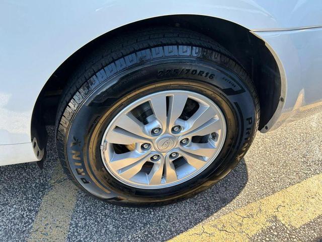 Photo of 2012 White Kia Sedona