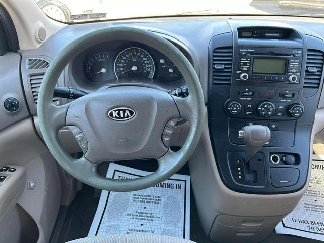 Photo of 2012 White Kia Sedona