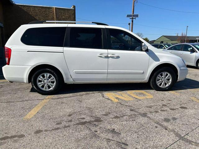 Photo of 2012 White Kia Sedona