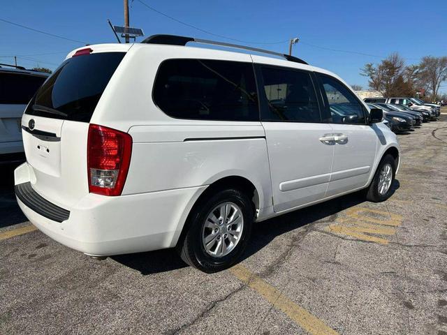 Photo of 2012 White Kia Sedona