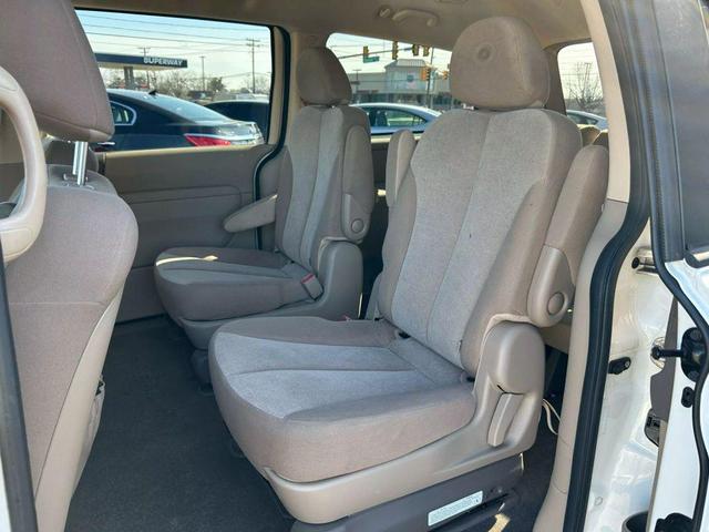 Photo of 2012 White Kia Sedona
