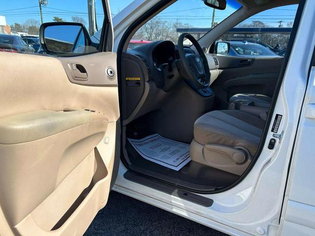 Photo of 2012 White Kia Sedona