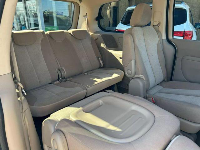 Photo of 2012 White Kia Sedona