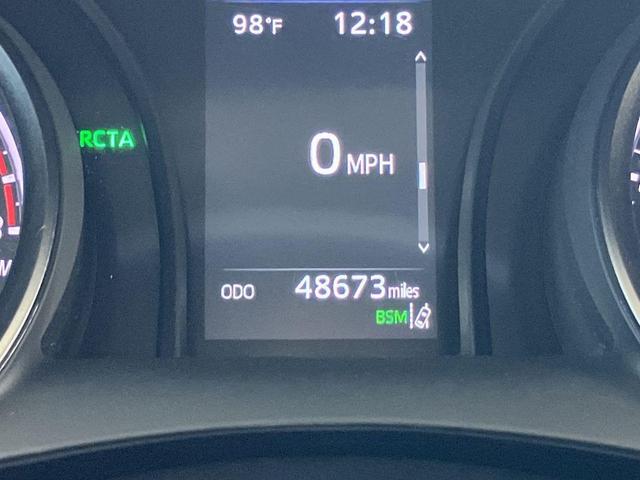 Photo of 2023 White (Ice Edge) Toyota Camry