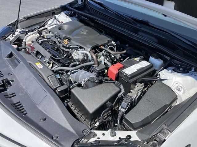 Photo of 2023 White (Ice Edge) Toyota Camry