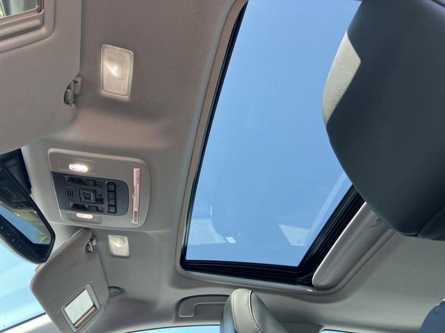 Photo of 2023 White (Ice Edge) Toyota Camry