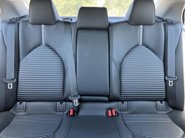Photo of 2023 White (Ice Edge) Toyota Camry