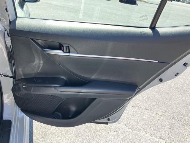 Photo of 2023 White (Ice Edge) Toyota Camry