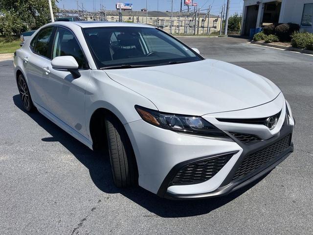 Photo of 2023 White (Ice Edge) Toyota Camry