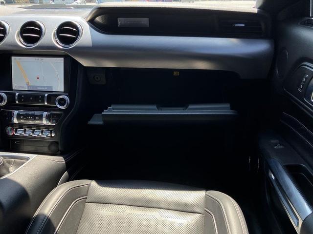 Photo of 2022 Silver (Iconic Silver Metallic) Ford Mustang
