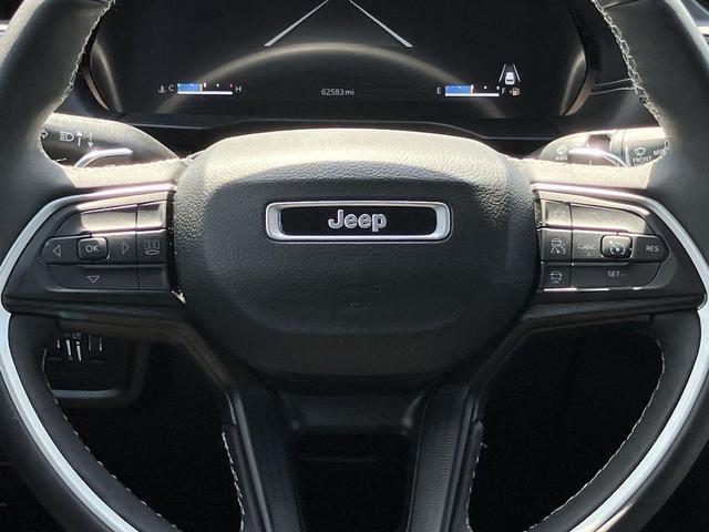 Photo of 2023 Gray (Baltic Gray Metallic Clearcoat) Jeep Grand Cherokee L