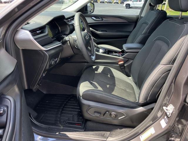Photo of 2023 Gray (Baltic Gray Metallic Clearcoat) Jeep Grand Cherokee L