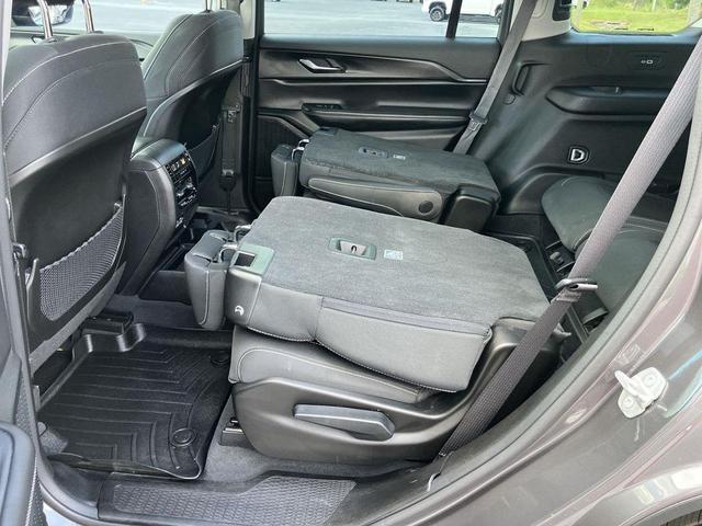 Photo of 2023 Gray (Baltic Gray Metallic Clearcoat) Jeep Grand Cherokee L
