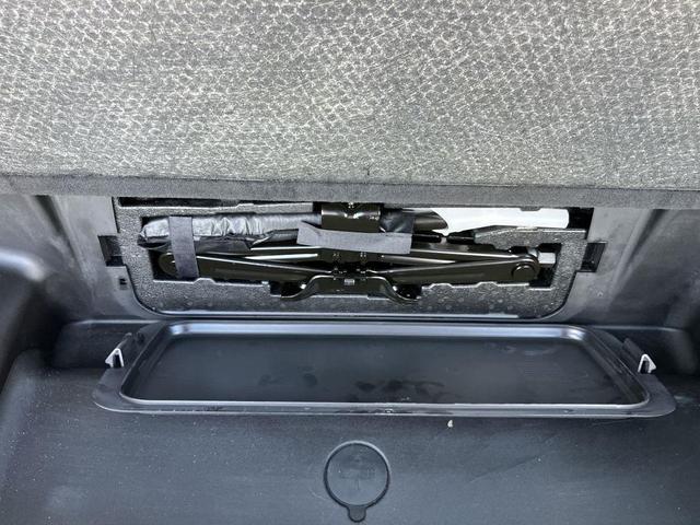 Photo of 2023 Gray (Baltic Gray Metallic Clearcoat) Jeep Grand Cherokee L