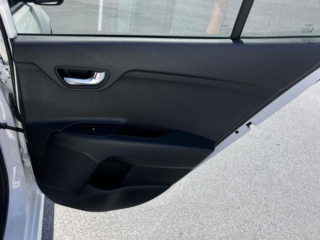 Photo of 2023 White (Clear White) Kia Rio