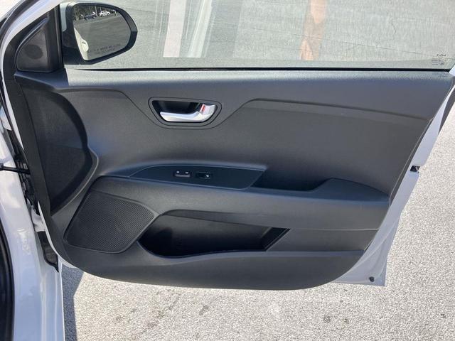 Photo of 2023 White (Clear White) Kia Rio