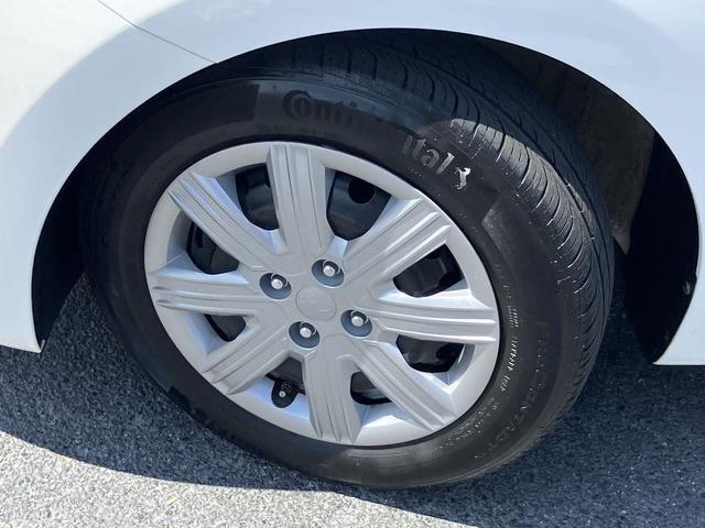 Photo of 2023 White (Clear White) Kia Rio