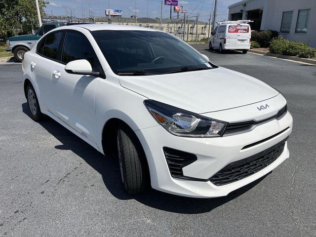 Photo of 2023 White (Clear White) Kia Rio