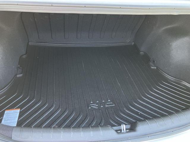 Photo of 2023 White (Clear White) Kia Rio