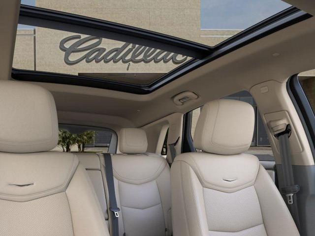 Photo of 2025 Crystal White Tricoat Cadillac XT5