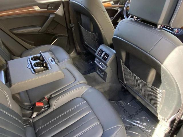 Photo of 2022 Mythos Black Metallic Audi Q5