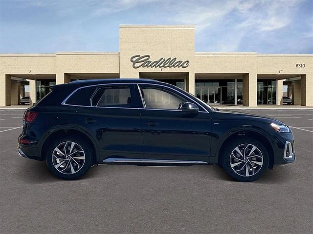 Photo of 2022 Mythos Black Metallic Audi Q5