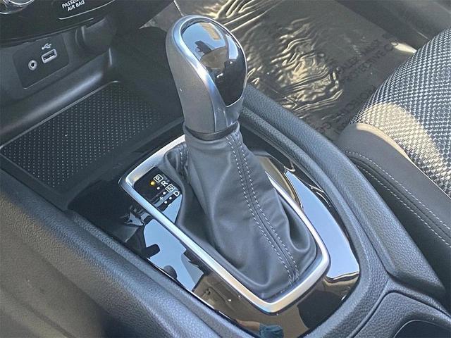 Photo of 2020 Pearl White Tricoat Nissan Rogue Sport