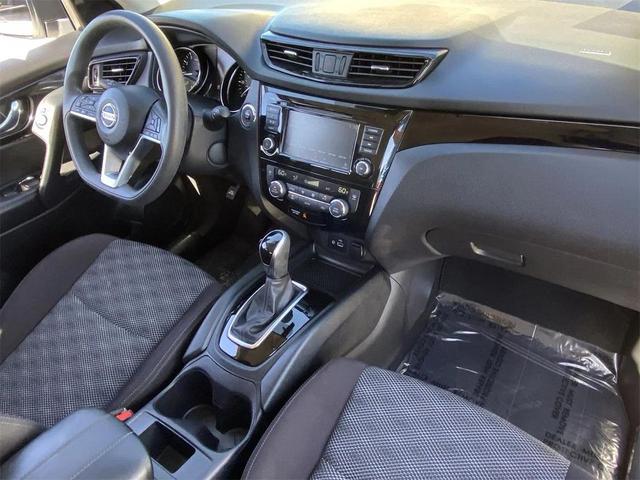 Photo of 2020 Pearl White Tricoat Nissan Rogue Sport