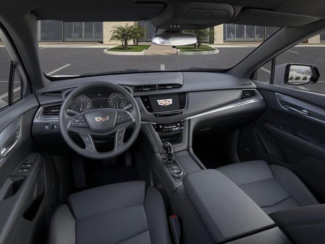 Photo of 2025 Crystal White Tricoat Cadillac XT5